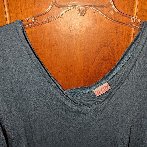 Large Alloy Casual Top - Picture 2 of 4